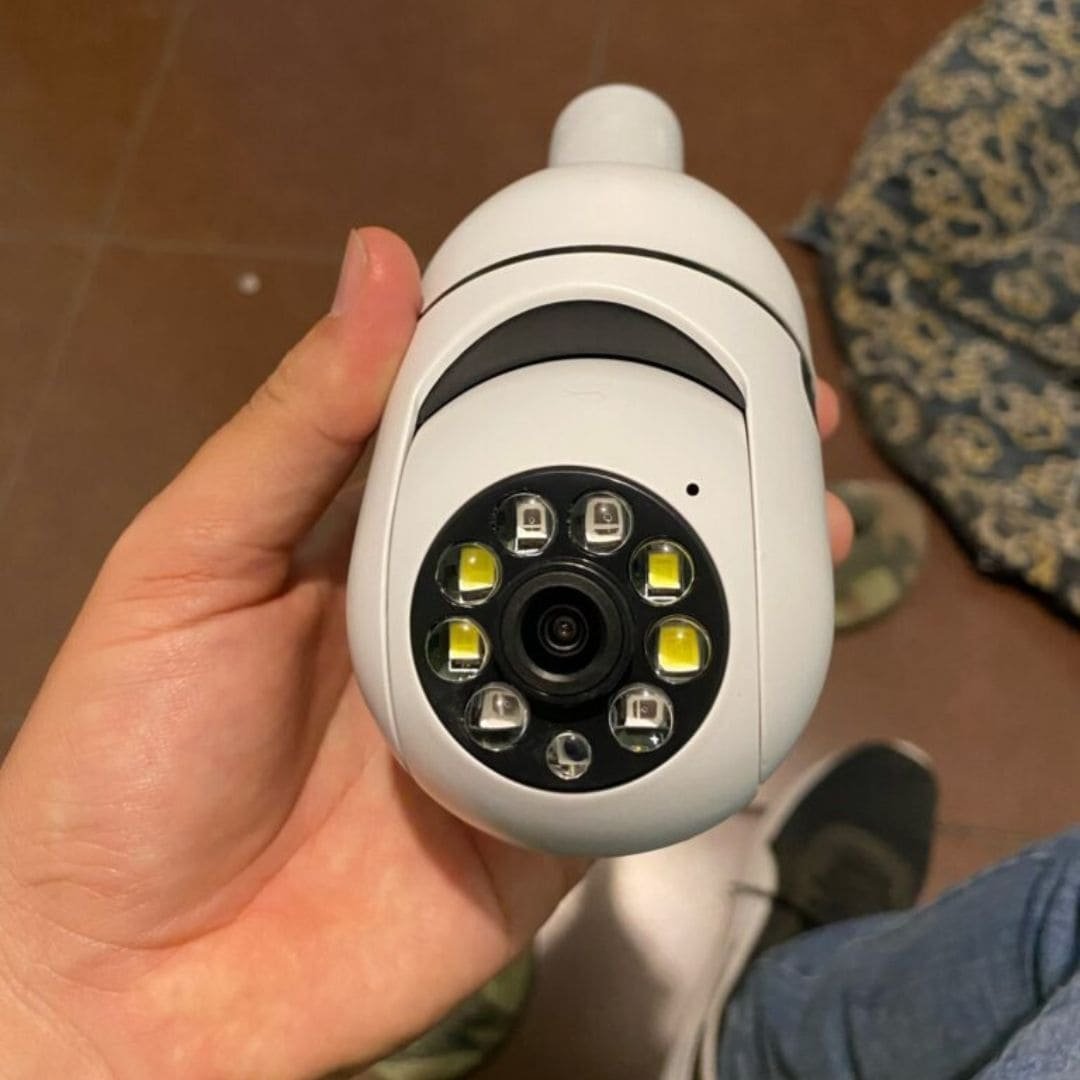 Telecamera lampadina per la sicurezza domestica